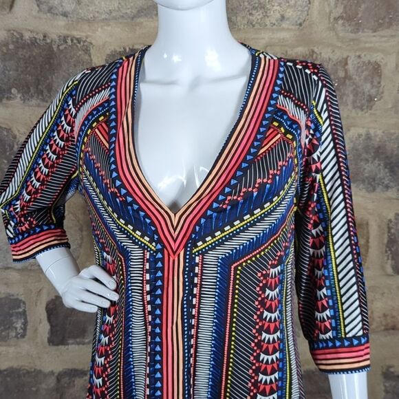 Bar III Dress Woman's Size Small V-Neck Geometric Retro Print Mini 3/4 Sleeve - Picture 3 of 13